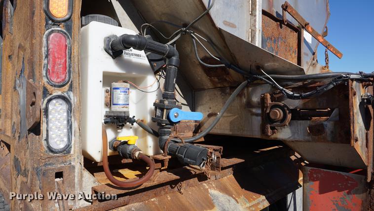 image for item DA1496 2005 Peterbilt 357 dump truck