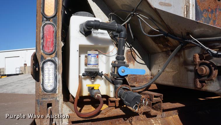 image for item DA1496 2005 Peterbilt 357 dump truck