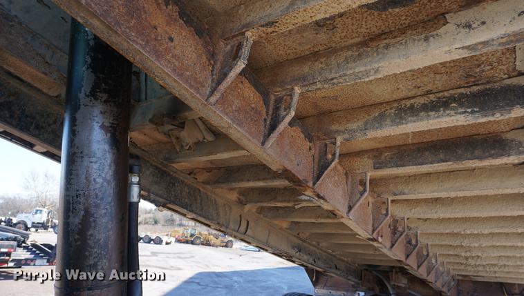 image for item DA1496 2005 Peterbilt 357 dump truck