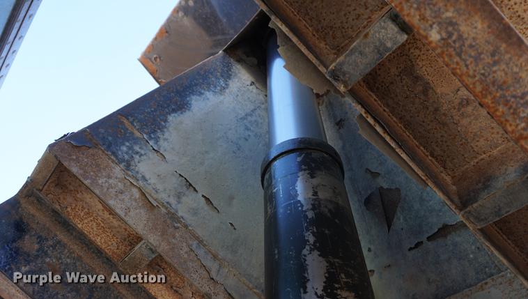 image for item DA1496 2005 Peterbilt 357 dump truck