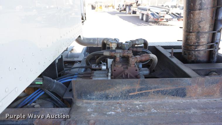 image for item DA1496 2005 Peterbilt 357 dump truck