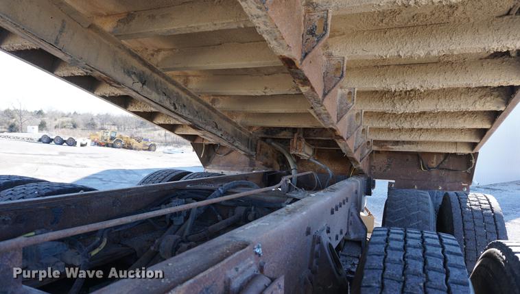 image for item DA1496 2005 Peterbilt 357 dump truck