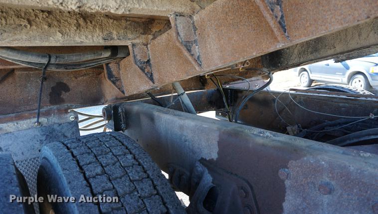 image for item DA1496 2005 Peterbilt 357 dump truck