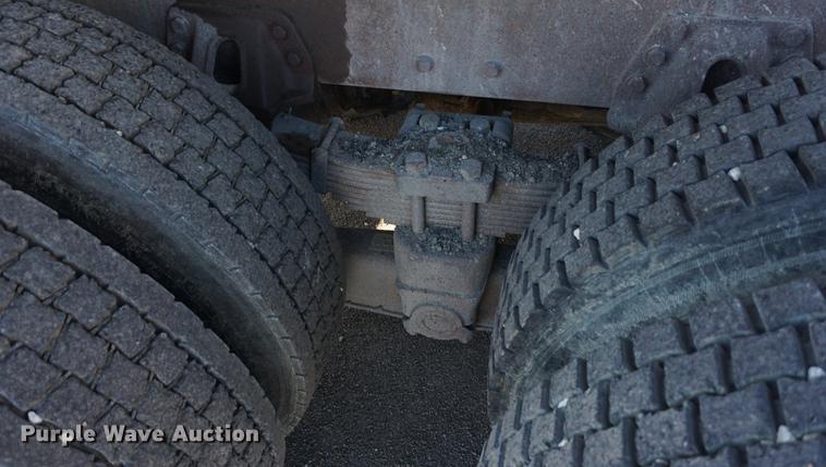 image for item DA1496 2005 Peterbilt 357 dump truck