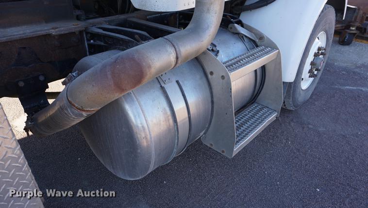 image for item DA1496 2005 Peterbilt 357 dump truck