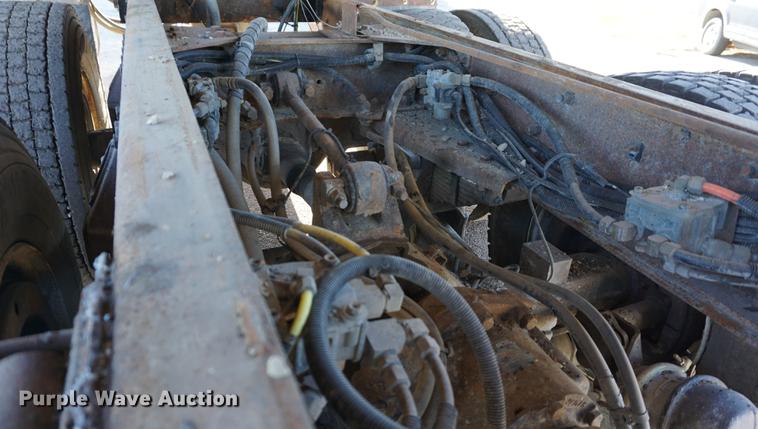 image for item DA1496 2005 Peterbilt 357 dump truck