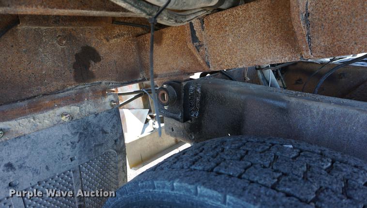 image for item DA1496 2005 Peterbilt 357 dump truck