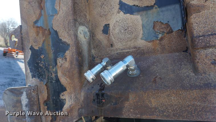 image for item DA1496 2005 Peterbilt 357 dump truck