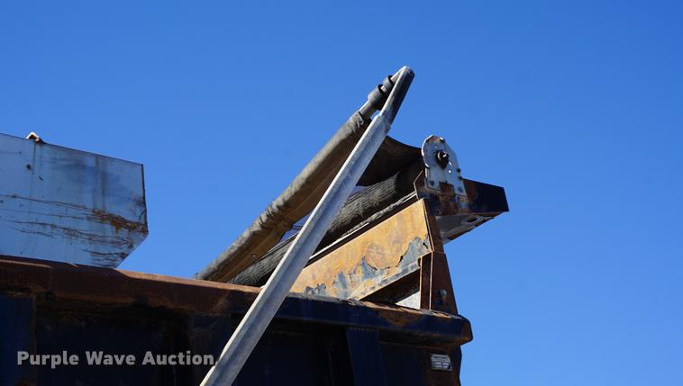 image for item DA1496 2005 Peterbilt 357 dump truck