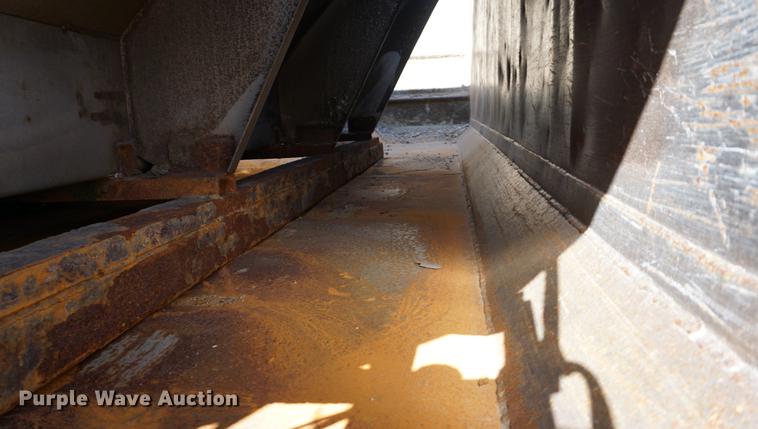 image for item DA1496 2005 Peterbilt 357 dump truck