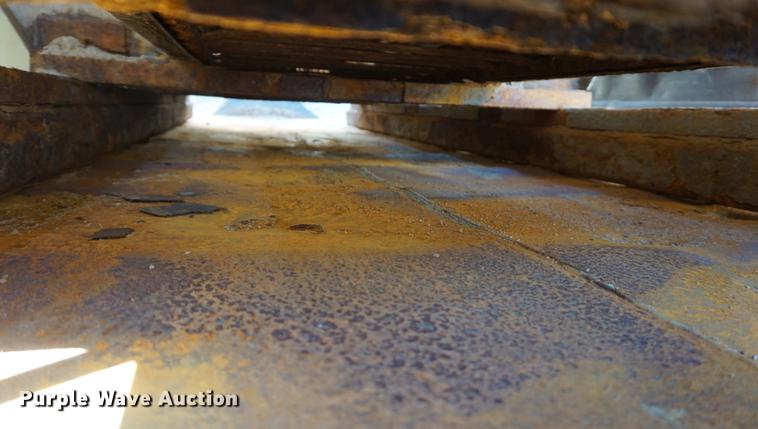 image for item DA1496 2005 Peterbilt 357 dump truck