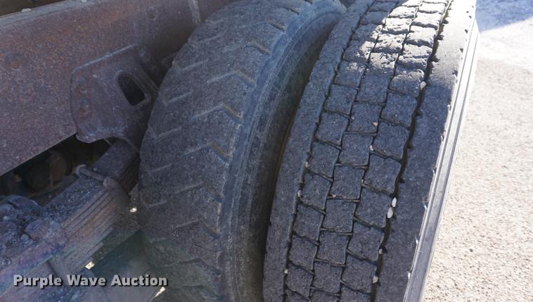 image for item DA1496 2005 Peterbilt 357 dump truck