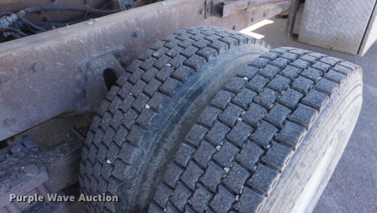 image for item DA1496 2005 Peterbilt 357 dump truck