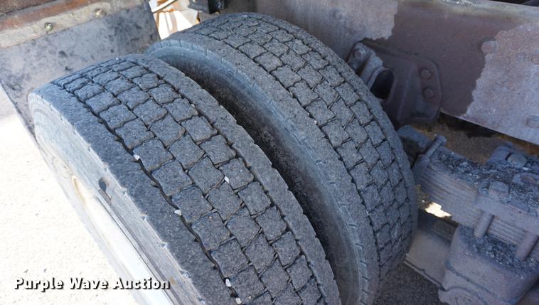 image for item DA1496 2005 Peterbilt 357 dump truck