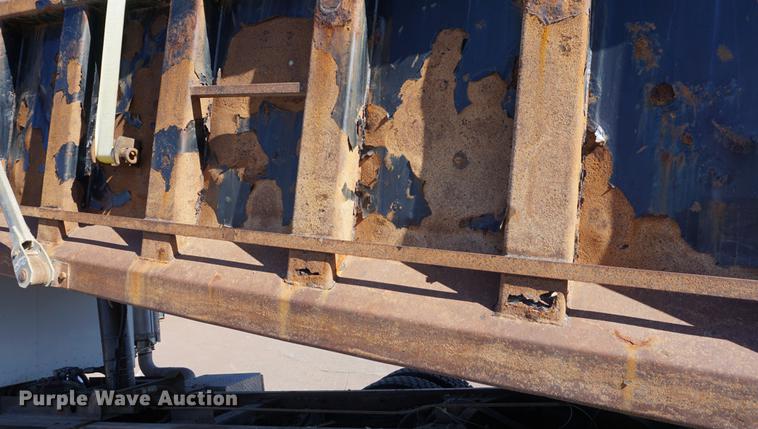 image for item DA1496 2005 Peterbilt 357 dump truck