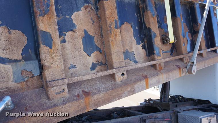 image for item DA1496 2005 Peterbilt 357 dump truck