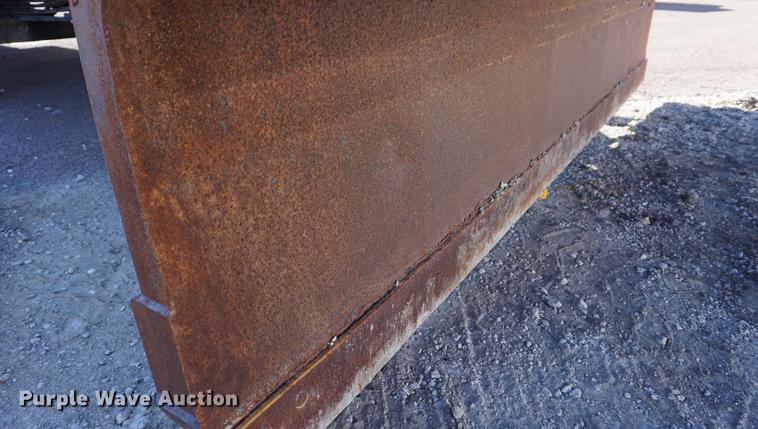 image for item DA1496 2005 Peterbilt 357 dump truck