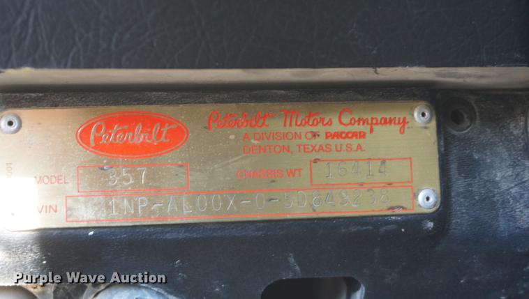 image for item DA1496 2005 Peterbilt 357 dump truck