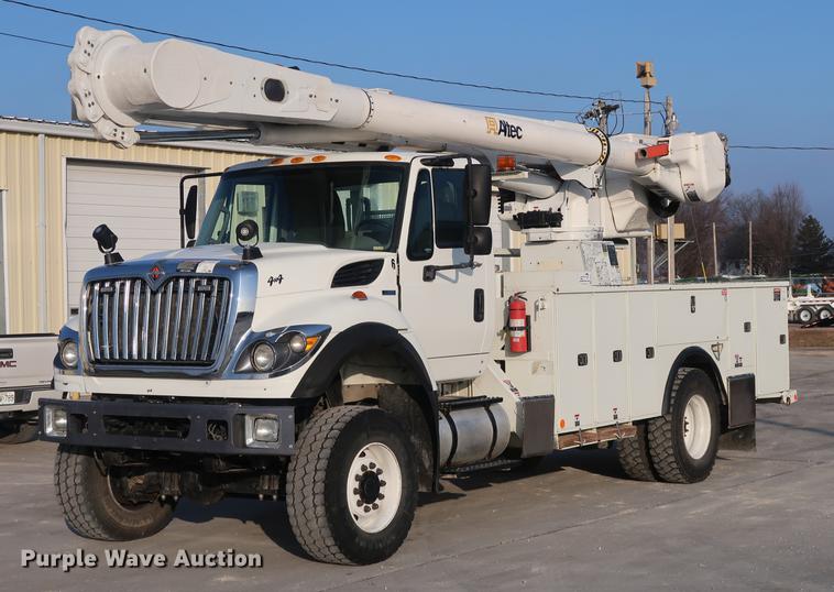 image for item DA6571 2011 International 7400 bucket truck