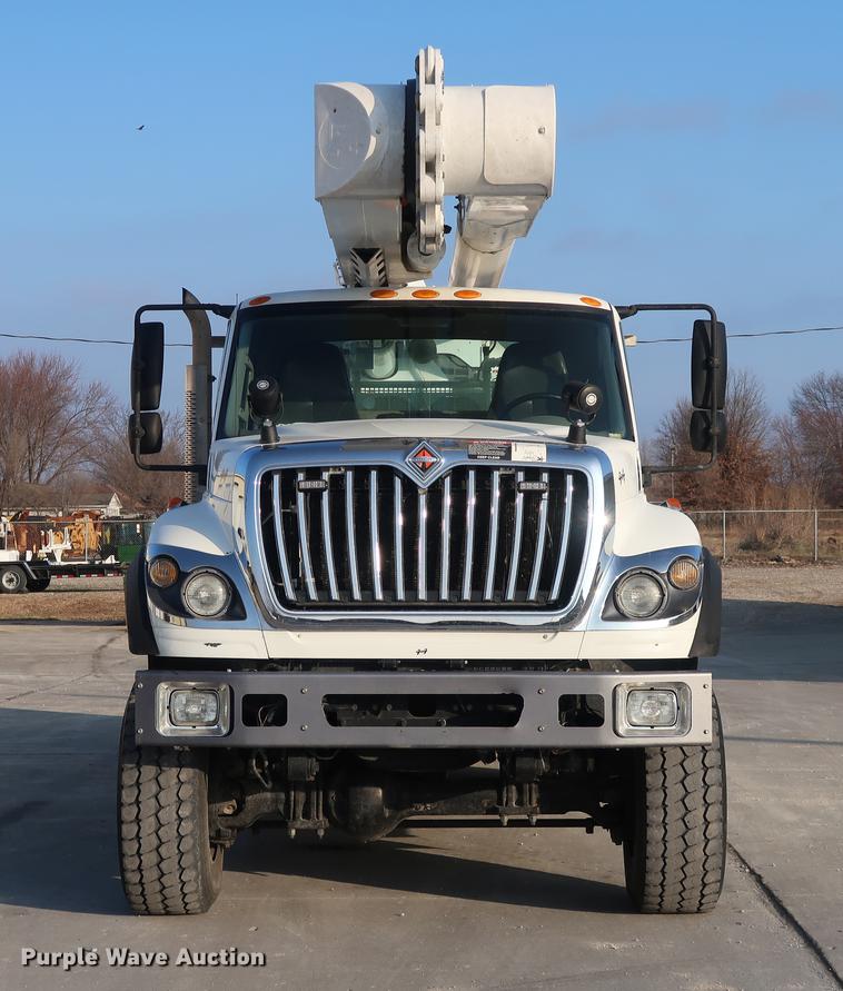 image for item DA6571 2011 International 7400 bucket truck
