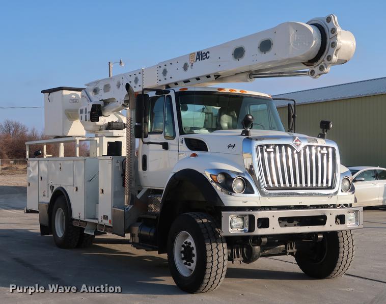 image for item DA6571 2011 International 7400 bucket truck