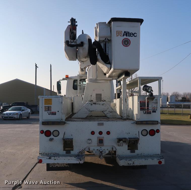 image for item DA6571 2011 International 7400 bucket truck