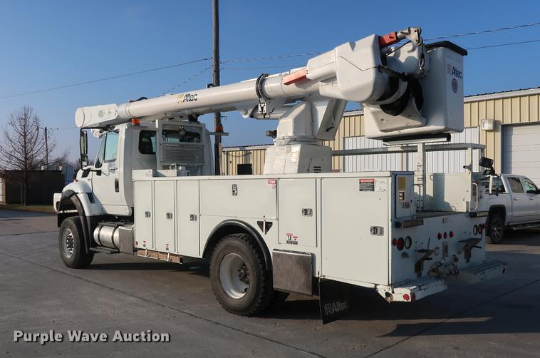 image for item DA6571 2011 International 7400 bucket truck