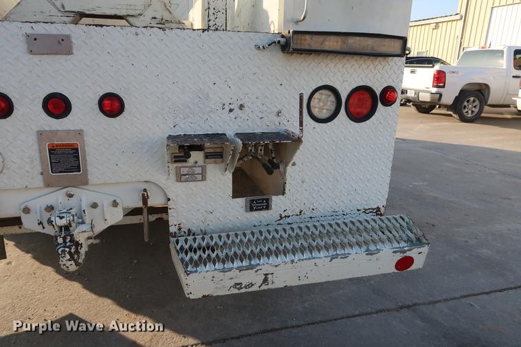 image for item DA6571 2011 International 7400 bucket truck