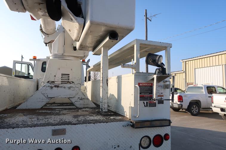 image for item DA6571 2011 International 7400 bucket truck