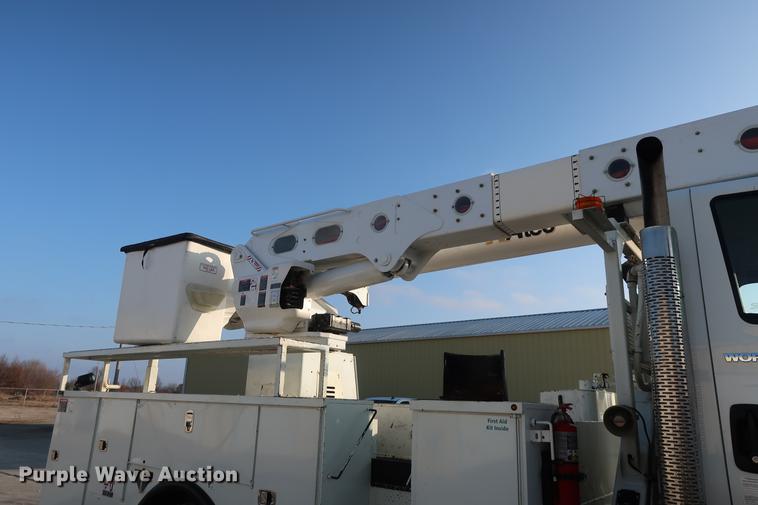 image for item DA6571 2011 International 7400 bucket truck