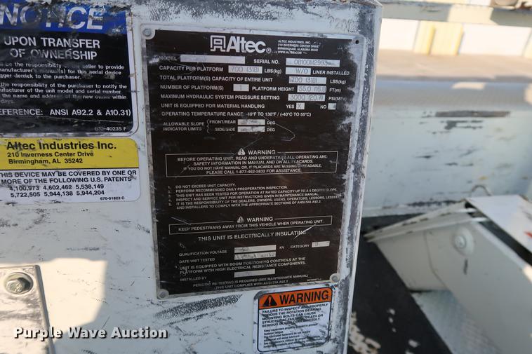 image for item DA6571 2011 International 7400 bucket truck