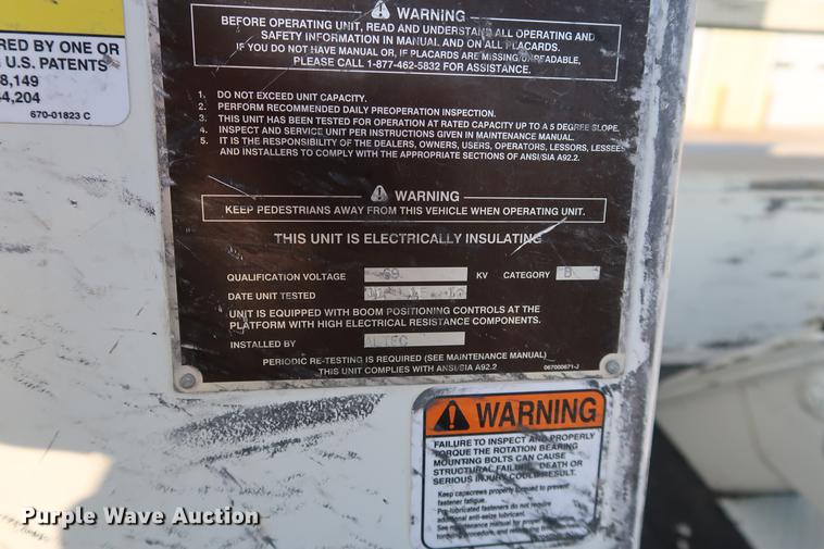 image for item DA6571 2011 International 7400 bucket truck