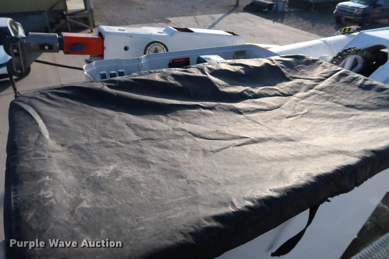 image for item DA6571 2011 International 7400 bucket truck