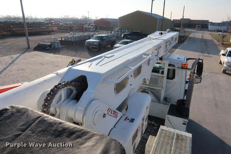 image for item DA6571 2011 International 7400 bucket truck