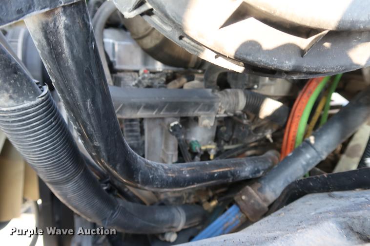 image for item DA6571 2011 International 7400 bucket truck