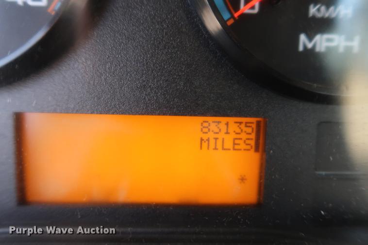 image for item DA6571 2011 International 7400 bucket truck