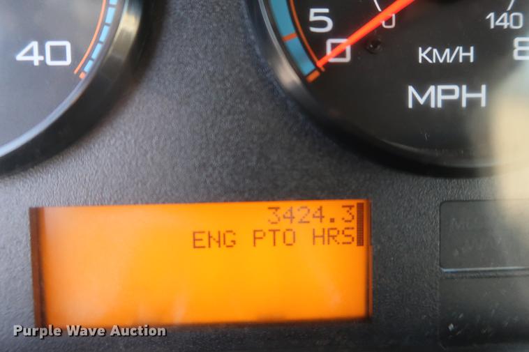 image for item DA6571 2011 International 7400 bucket truck