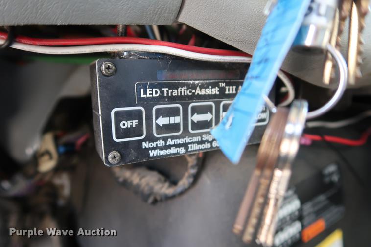 image for item DA6571 2011 International 7400 bucket truck