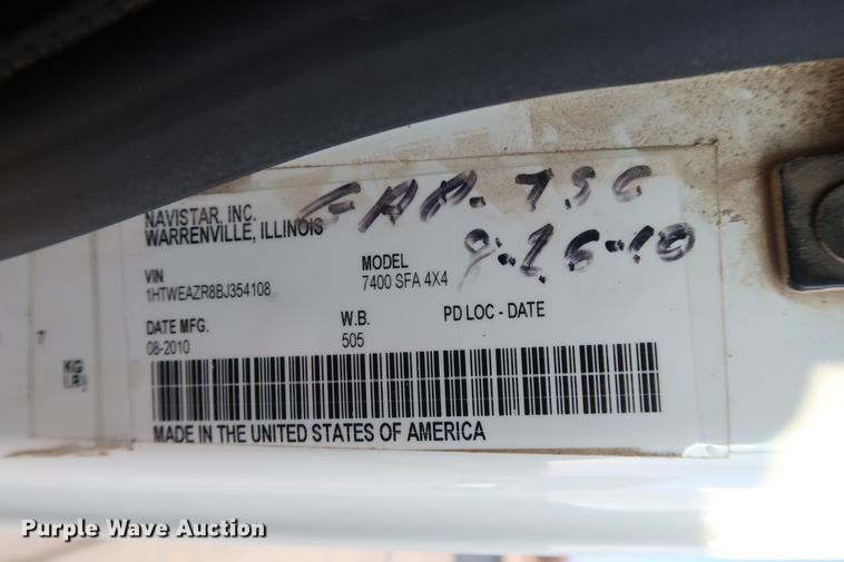 image for item DA6571 2011 International 7400 bucket truck