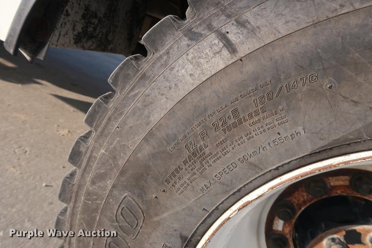 image for item DA6571 2011 International 7400 bucket truck