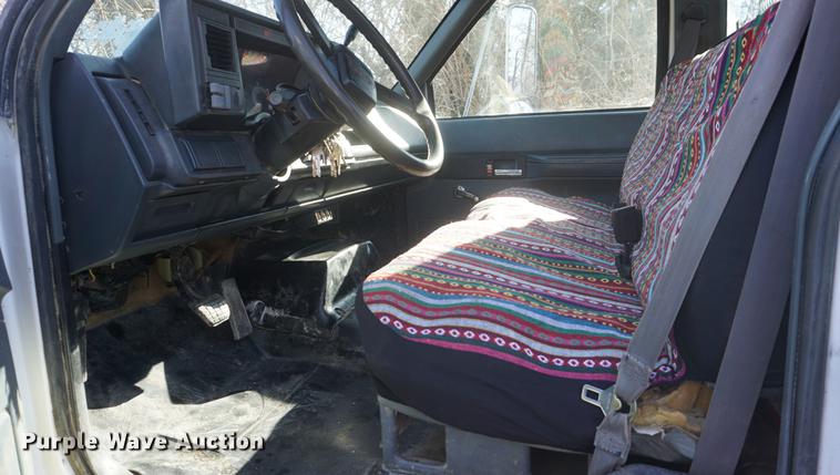 image for item DB0331 1995 GMC TopKick utility truck