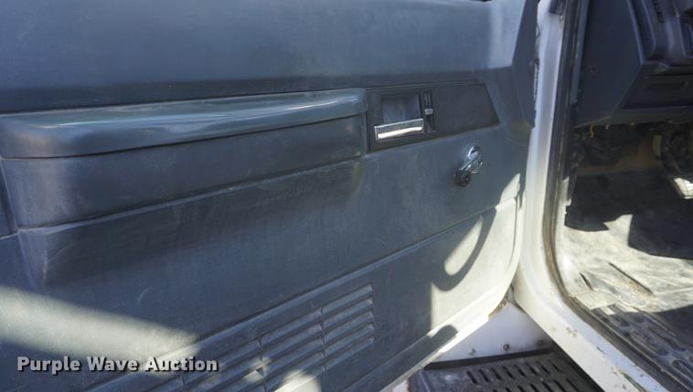 image for item DB0331 1995 GMC TopKick utility truck