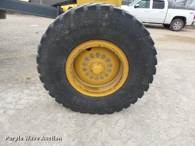 image for item DB7323 2009 John Deere 770G motor grader