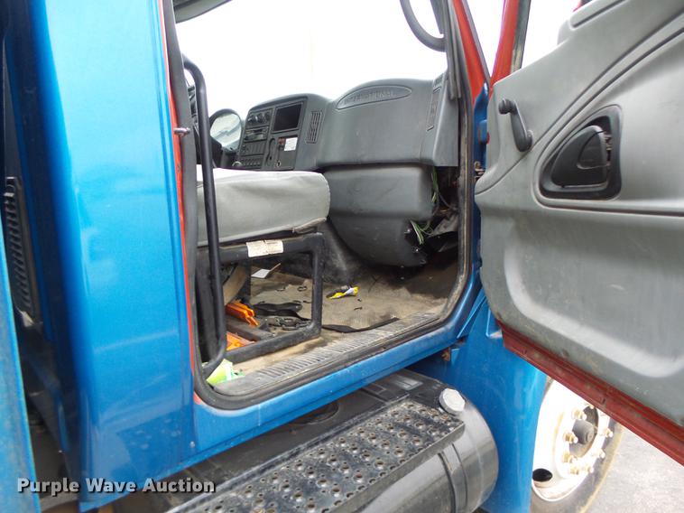 image for item DB9831 2002 International 4300 flat dump bed truck