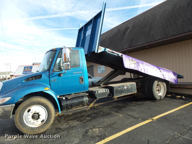 image for item DB9831 2002 International 4300 flat dump bed truck
