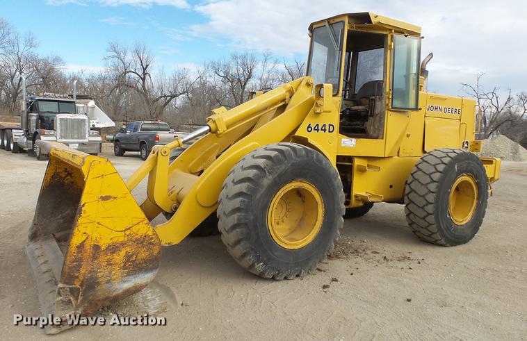 image for item DC0535 1985 John Deere 644D wheel loader