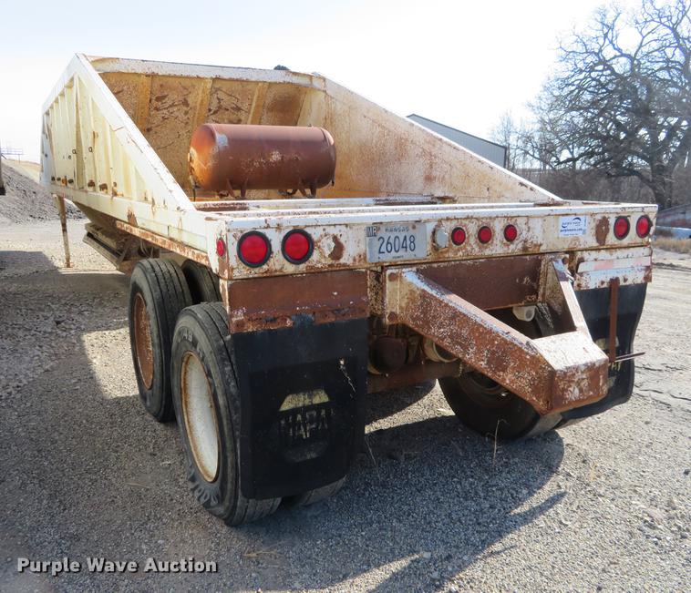 image for item DC0814 1994 Ranch bottom dump trailer