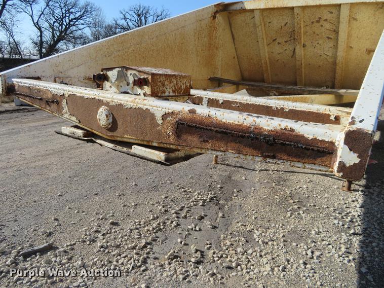 image for item DC0814 1994 Ranch bottom dump trailer