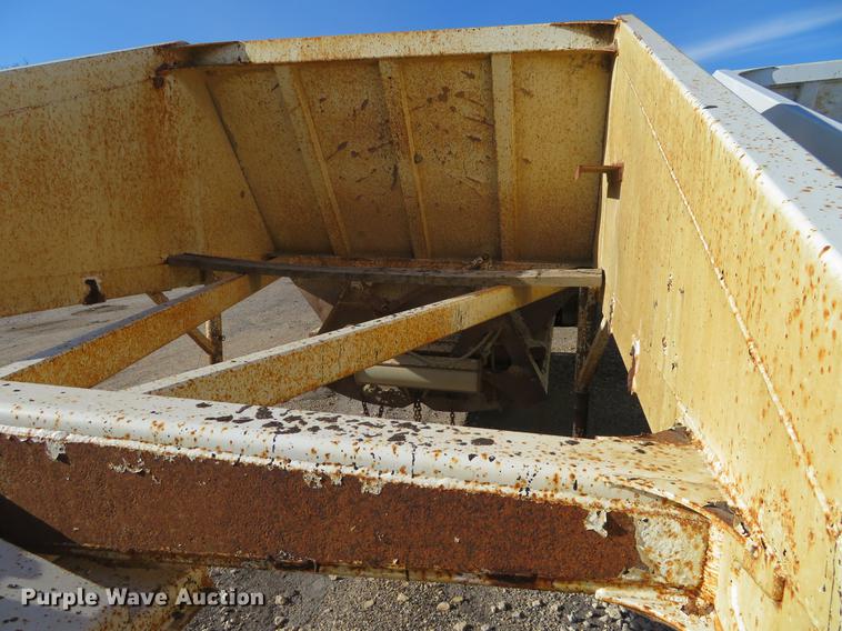 image for item DC0814 1994 Ranch bottom dump trailer
