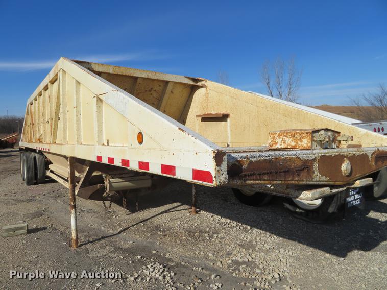 image for item DC0814 1994 Ranch bottom dump trailer